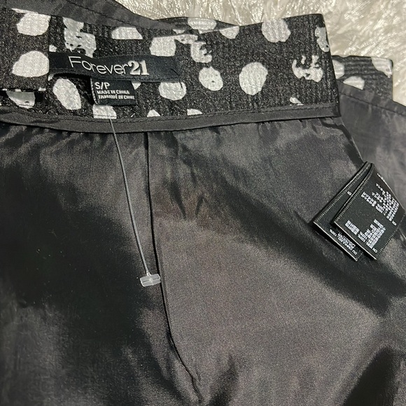 NWOT Forever 21 Black & White Print Skirt w/ Pockets Small - Picture 10 of 11